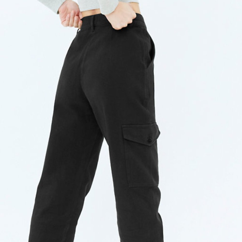 Aritzia Wilfred Free Black Modern Cargo Pant